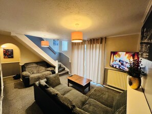 Living room - Modern Comfortable Two Bedrooms House DL5 With Garden Parking and Free Wifi (Newton Aycliffe)