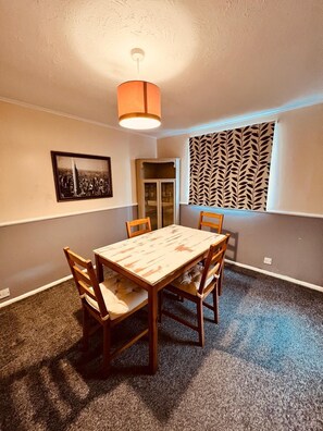 Ferienhaus, 2 Schlafzimmer, Terrasse | Esszimmer