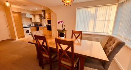 Middlesbrough Stylish Flat 2 Bedrooms & 2 Bathrooms & Private Parking-free Wifi