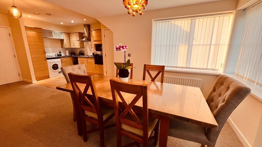 Middlesbrough Stylish Flat 2 Bedrooms & 2 Bathrooms & Private Parking-free Wifi