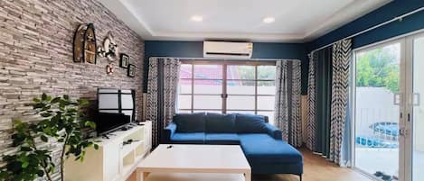 Villa, 3 Bedrooms, Smoking, Private Pool | Living area