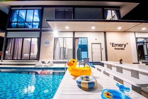 Emery Pool Villa Pattaya
We are welcome your family,friend and your pet