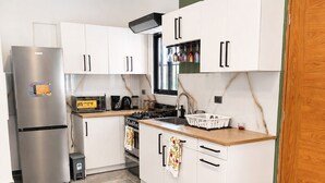 Cafetière/bouilloire, micro-ondes, lave-vaisselle