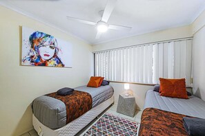 2 makuuhuonetta, silitysrauta/-lauta, vauvan matkasänky, Wi-Fi