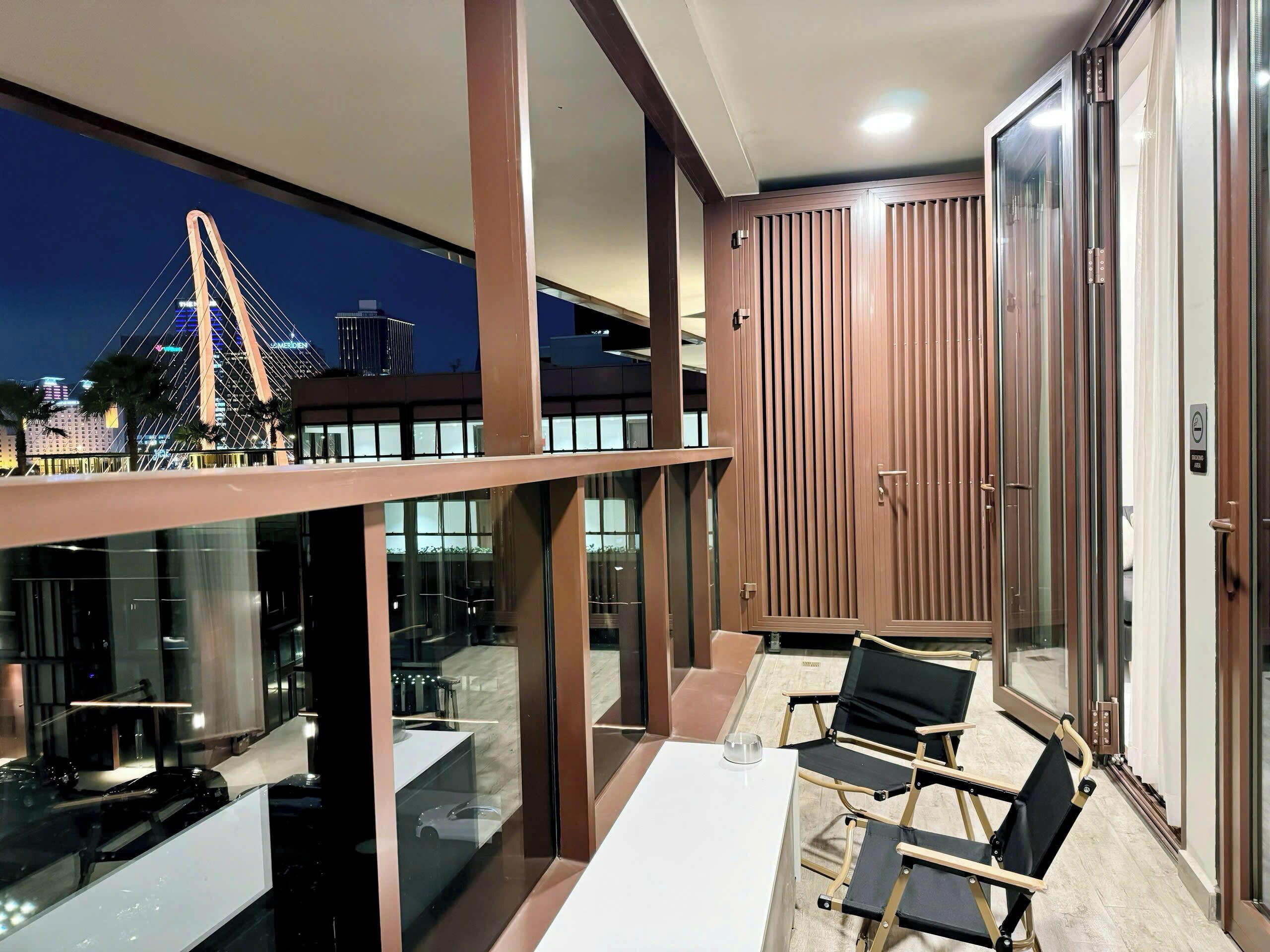 デラックス アパートメント キングベッド 1 台 禁煙 シティビュー | WiFi (無料)