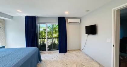 St Thomas 2BR Oceanside Villa with Views: Steps to Beach, Pool & Restaurants