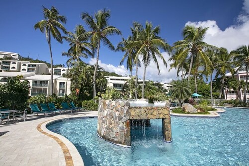 St Thomas 2BR Oceanside Villa with Views: Steps to Beach, Pool & Restaurants