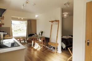 Free WiFi, bed sheets, wheelchair access