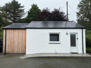 Exterior - Cosy Cottage with sea view, 10 mins from Portree (Portree)