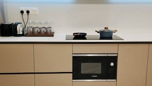 Private kitchen - Eaton Residence KLCC - JD Home Stay | Two Bedroom Apartment with KLCC view (Kuala Lumpur)