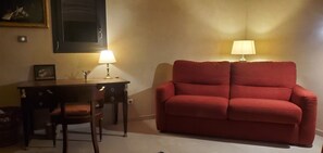 Living area - Detached cottage with natural swimming pool (L'Albenc)