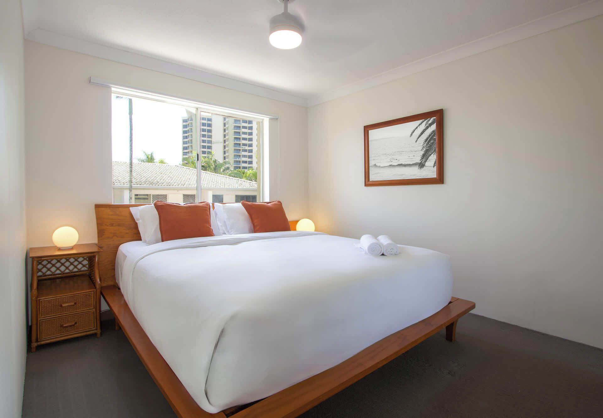 2 bedrooms, iron/ironing board, internet, bed sheets