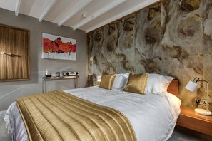 Internet, bed sheets - Courtyard Cottage - sleeps 2 guests  in 1 bedroom (Castle Douglas)