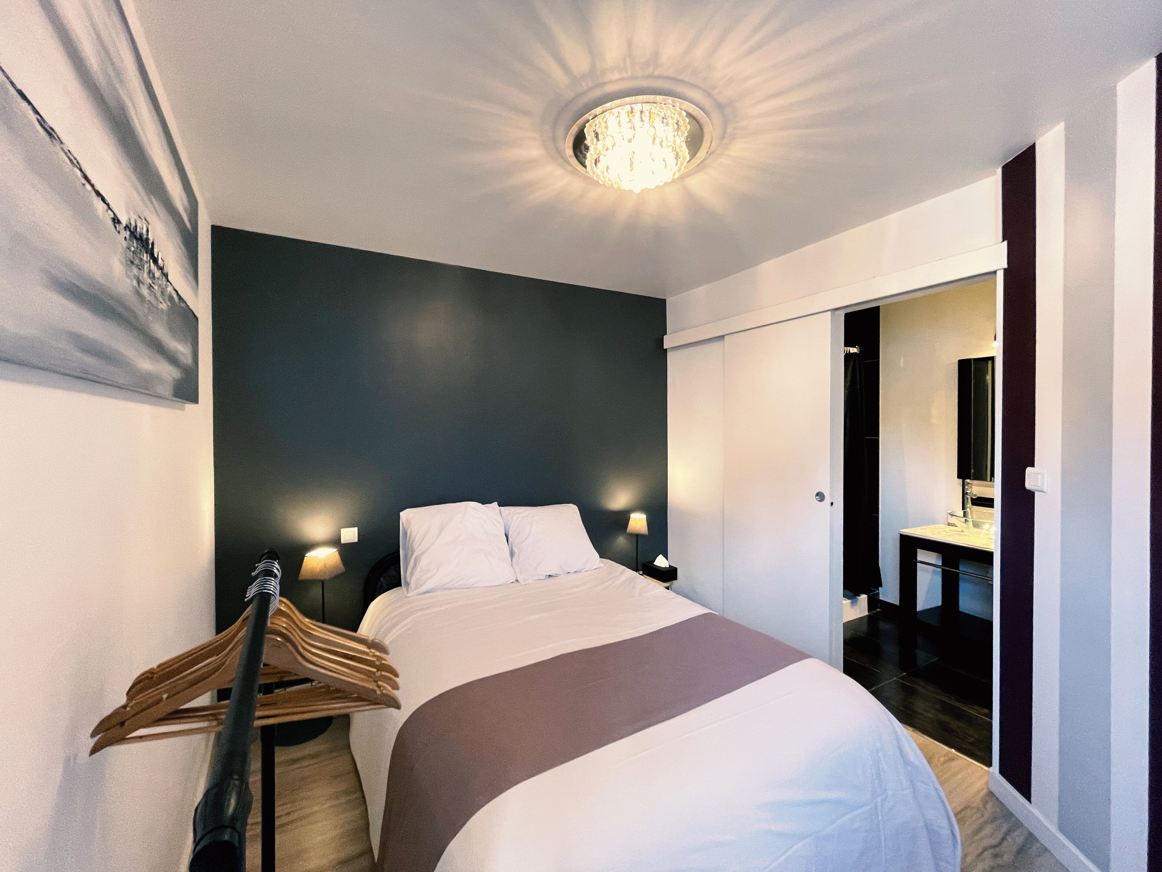 4 chambres, fer et planche à repasser, lit parapluie, Wi-Fi gratuit