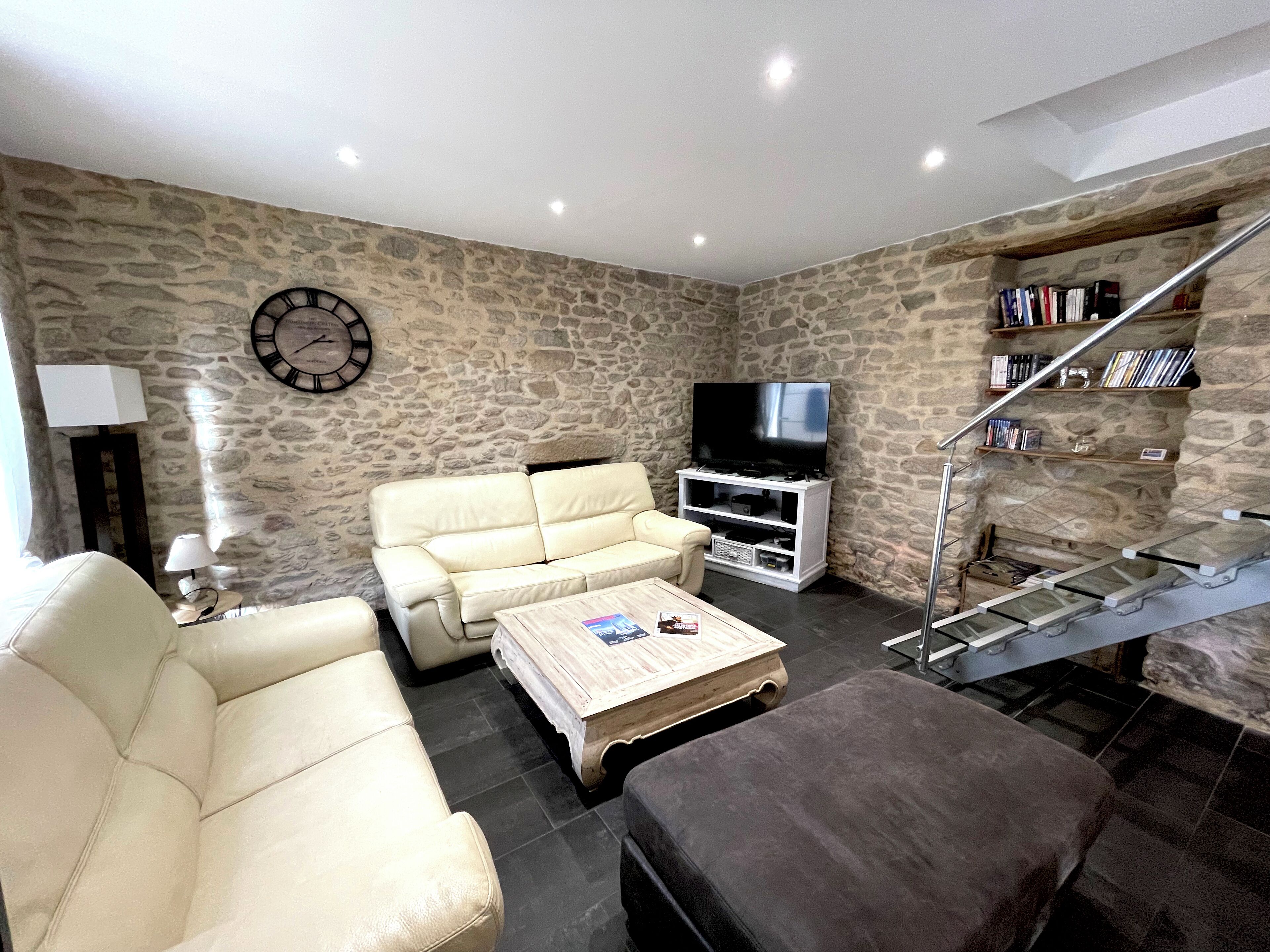 Télévision, jeux vidéo, lecteur de DVD, livres