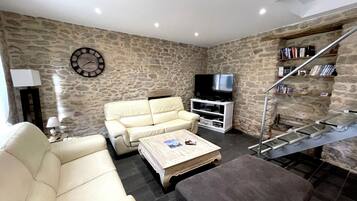 Télévision, jeux vidéo, lecteur de DVD, livres