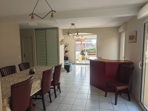 120 m2 apartment, sleeps 8, fully equipped, perfect for short or long stays 