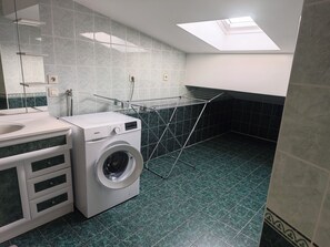 Interior - 120 m2 apartment, sleeps 8, fully equipped, perfect for short or long stays  (Genas)