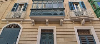 Sleep in History: Charming Studio in 16th-Century Palazo in Ancient Three Cities