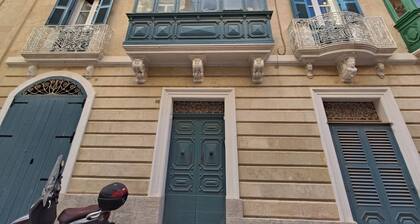 Sleep in History: Charming Studio in 16th-Century Palazo in Ancient Three Cities