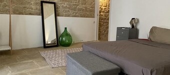 Sleep in History: Charming Studio in 16th-Century Palazo in Ancient Three Cities