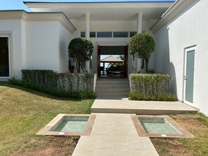 Property grounds - Sunset View Pool Villa 116/4BR/10 Persons/BBQ (Moo 10, Nongprue, Banglamung, Pattaya City)