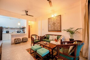 Living area - Aurum , Cozy 1-bedroom apartment with AC in soothing Candolim (Candolim)