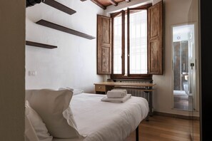 Tabla de planchar con plancha 