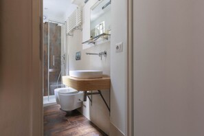 Shower, free toiletries, hair dryer, bidet - Santa Maria Novella Elegant (firenze)