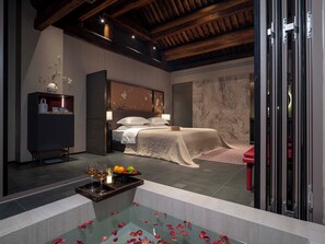 Luxury Suite, Courtyard View | Desk, laptop workspace, free WiFi, bed sheets - Hutong Mòlì Hotel (Beijing)