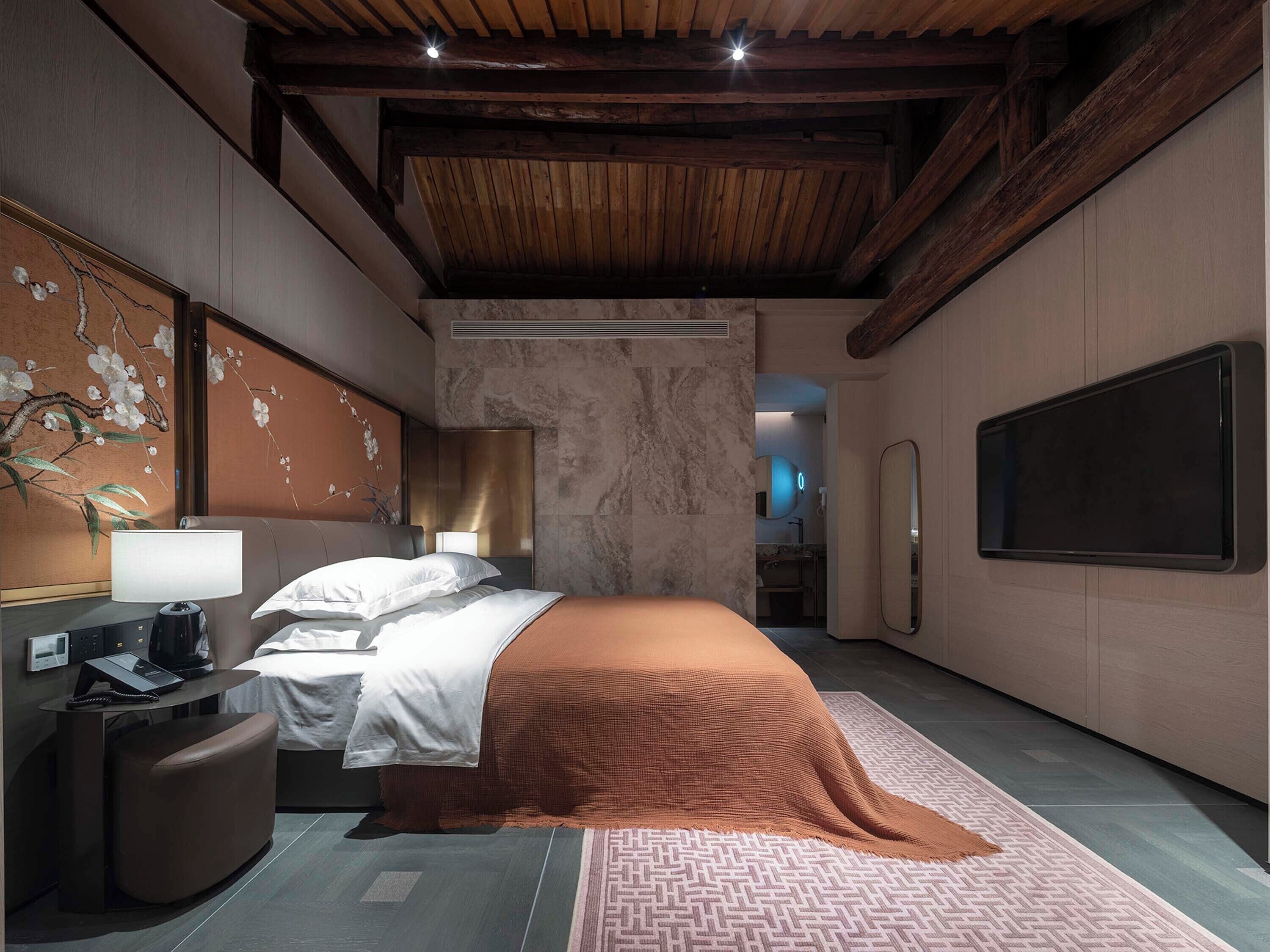 Design Double Room, Courtyard View | Desk, laptop workspace, free WiFi, bed sheets