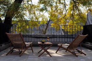Chambre Double Signature, vue cour intérieure | Terrasse/Patio