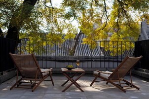 Signature Double Room, Courtyard View | Terrace/patio