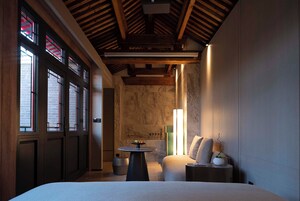 Desk, laptop workspace, free WiFi, bed sheets