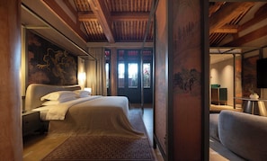 Suite Premium, vue cour intérieure | Vue de la chambre