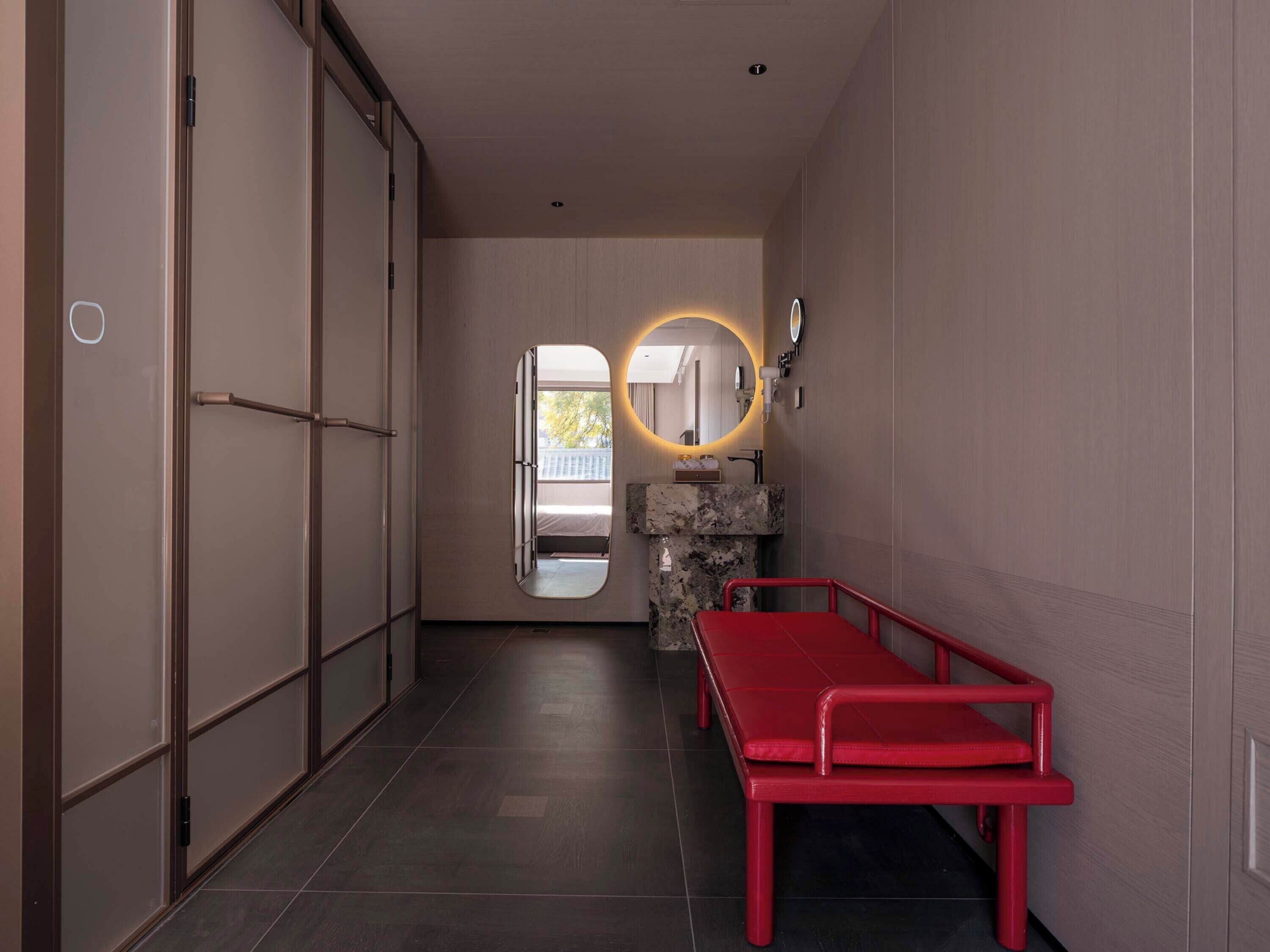 Signature Double Room, Courtyard View | Desk, laptop workspace, free WiFi, bed sheets