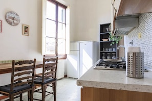 Fridge, oven - Faenza Huge Apartment (Firenze)
