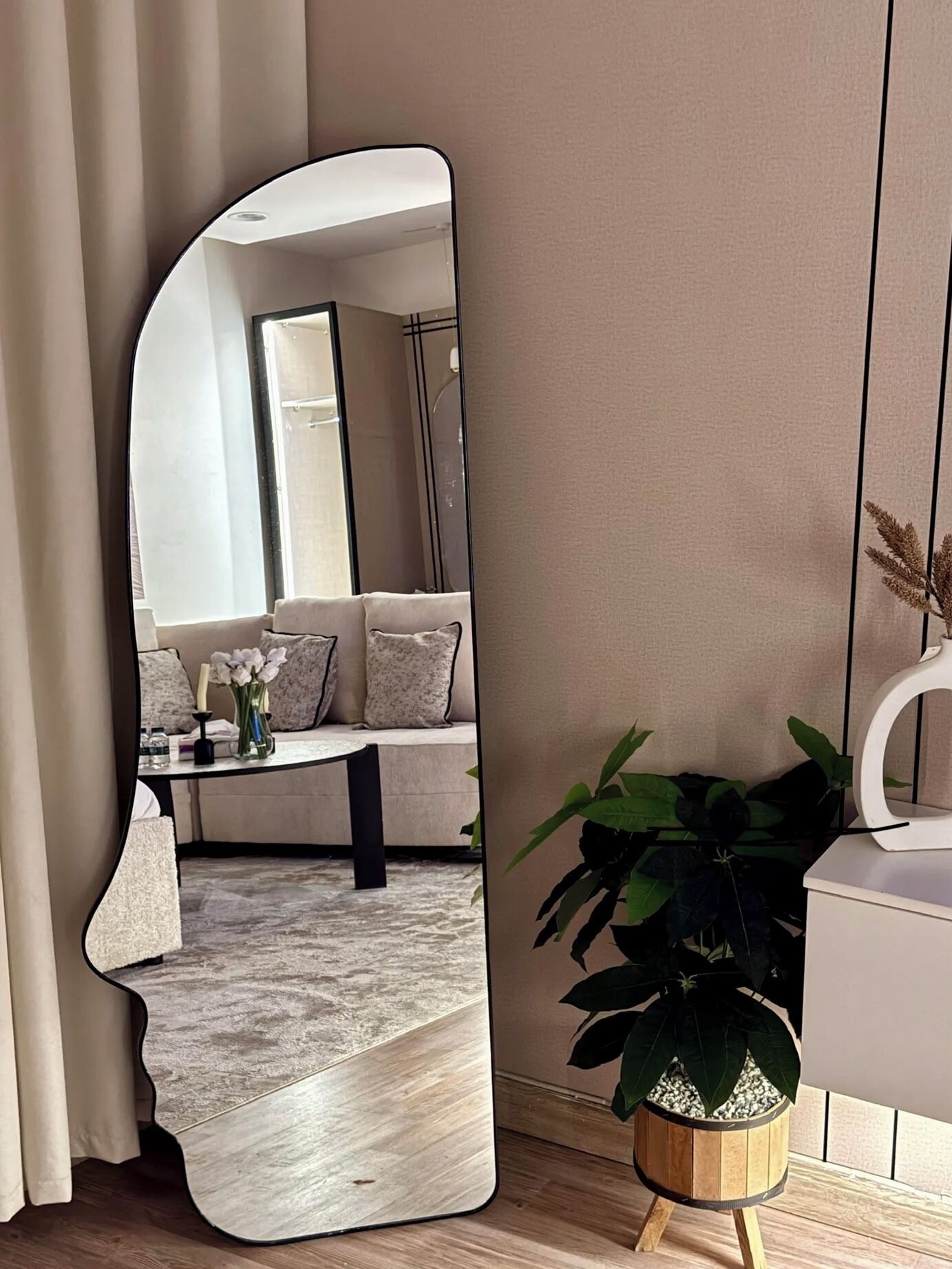 华丽开间 | 笔记本电脑工作区、免费 WiFi