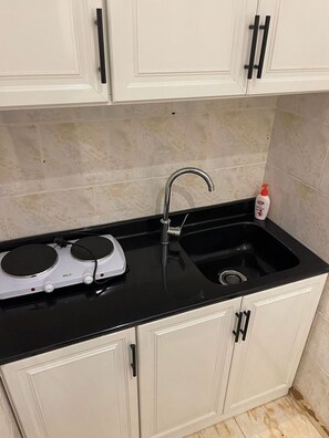 Deluxe Studio | Private kitchen | Microwave - Nour apartments  (Hawally)