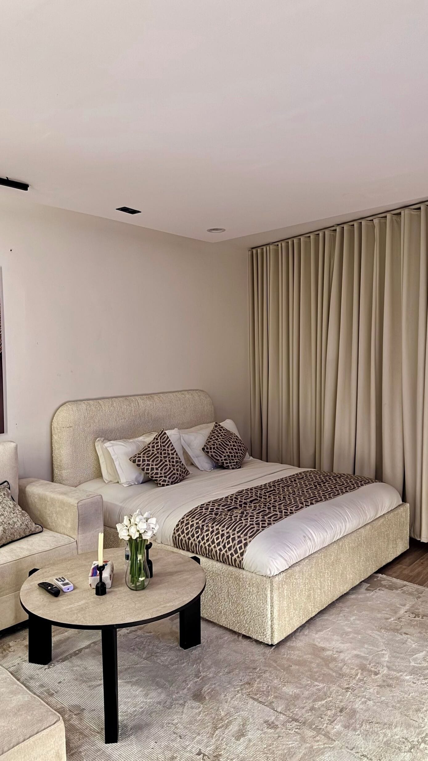 Deluxe Studio | Laptop workspace, free WiFi