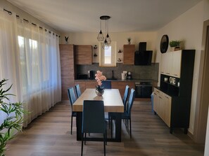 Private kitchen - Bright ground-floor apartment with garden. (Gérardmer)