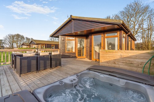 Athelington lodge - Beech  - sleeps 6 guests  in 2 bedrooms