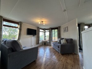 Living area - Athelington lodge - Beech  - sleeps 6 guests  in 2 bedrooms (Eye)