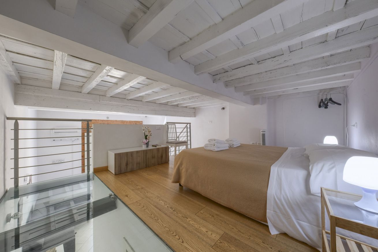 Tabla de planchar con plancha 