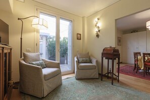 Living area - Pindemonte Deluxe Apartment (Firenze)