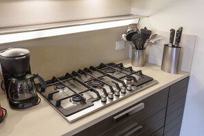 Fridge, microwave, oven, stovetop - Pindemonte Deluxe Apartment (Firenze)