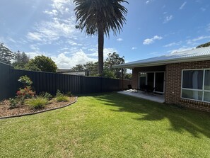 Terrace/patio - Mabel: Family Holiday Home Ulladulla (Ulladulla)
