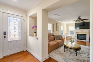 Smart-tv en een open haard