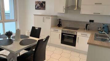 Micro-ondes, four, plaque de cuisson, lave-vaisselle