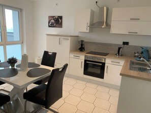 Microones, forn, placa de cuina i rentaplats 